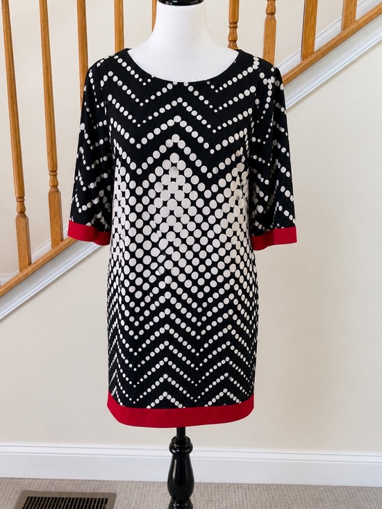 Sandra Darren Dresses & Skirts - Sandra Darren Black and White Polka Chevron Shift Dress with Red Trim